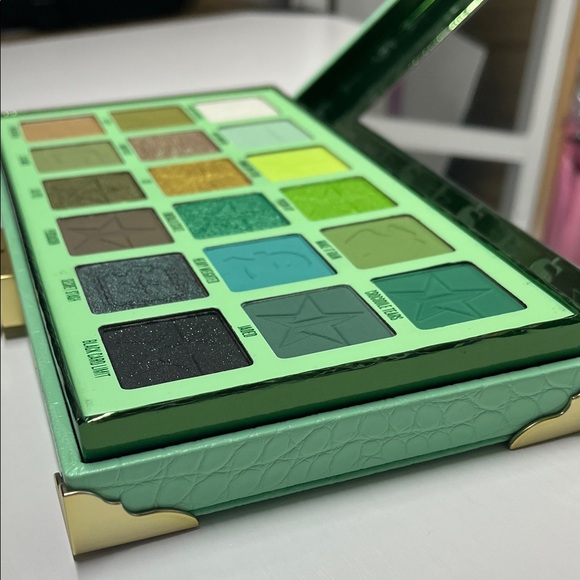 Jeffree Star Blood Money Eyeshadow Palette - Green and Gold - Picture 4 of 5